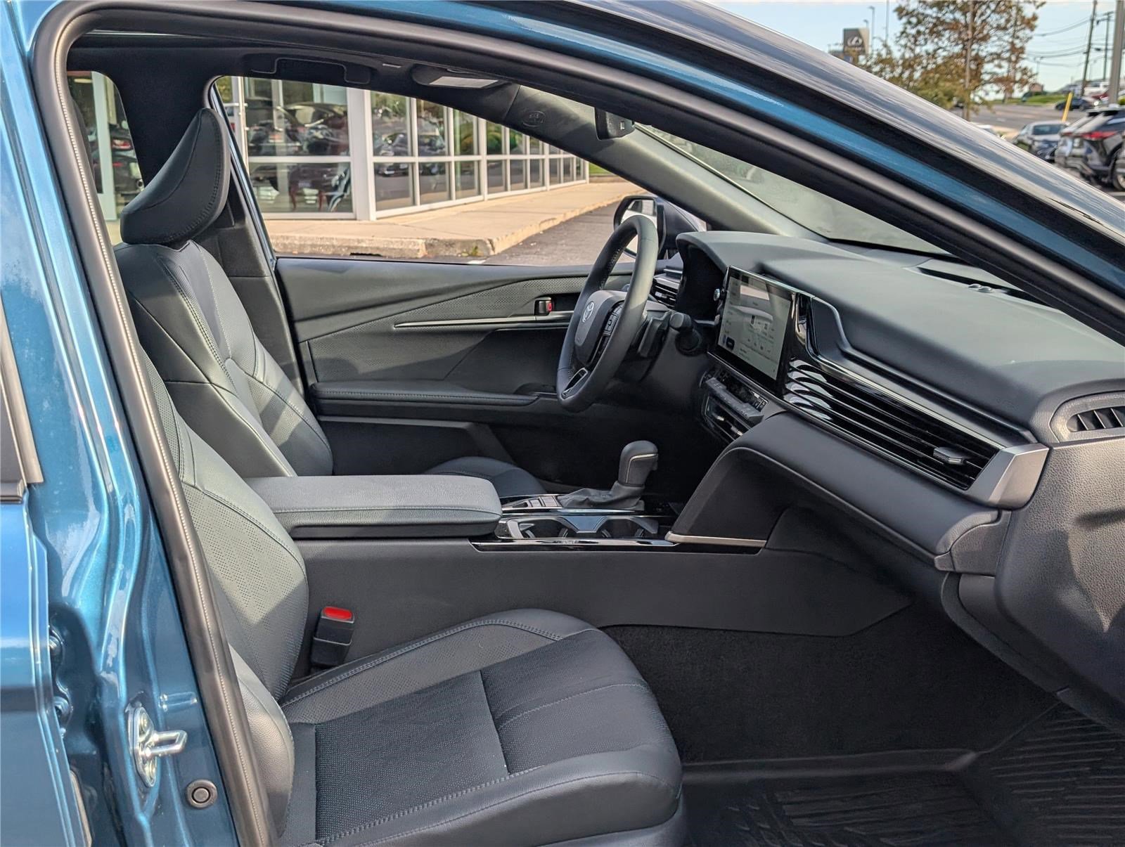 Used 2025 Toyota Camry XSE image 12