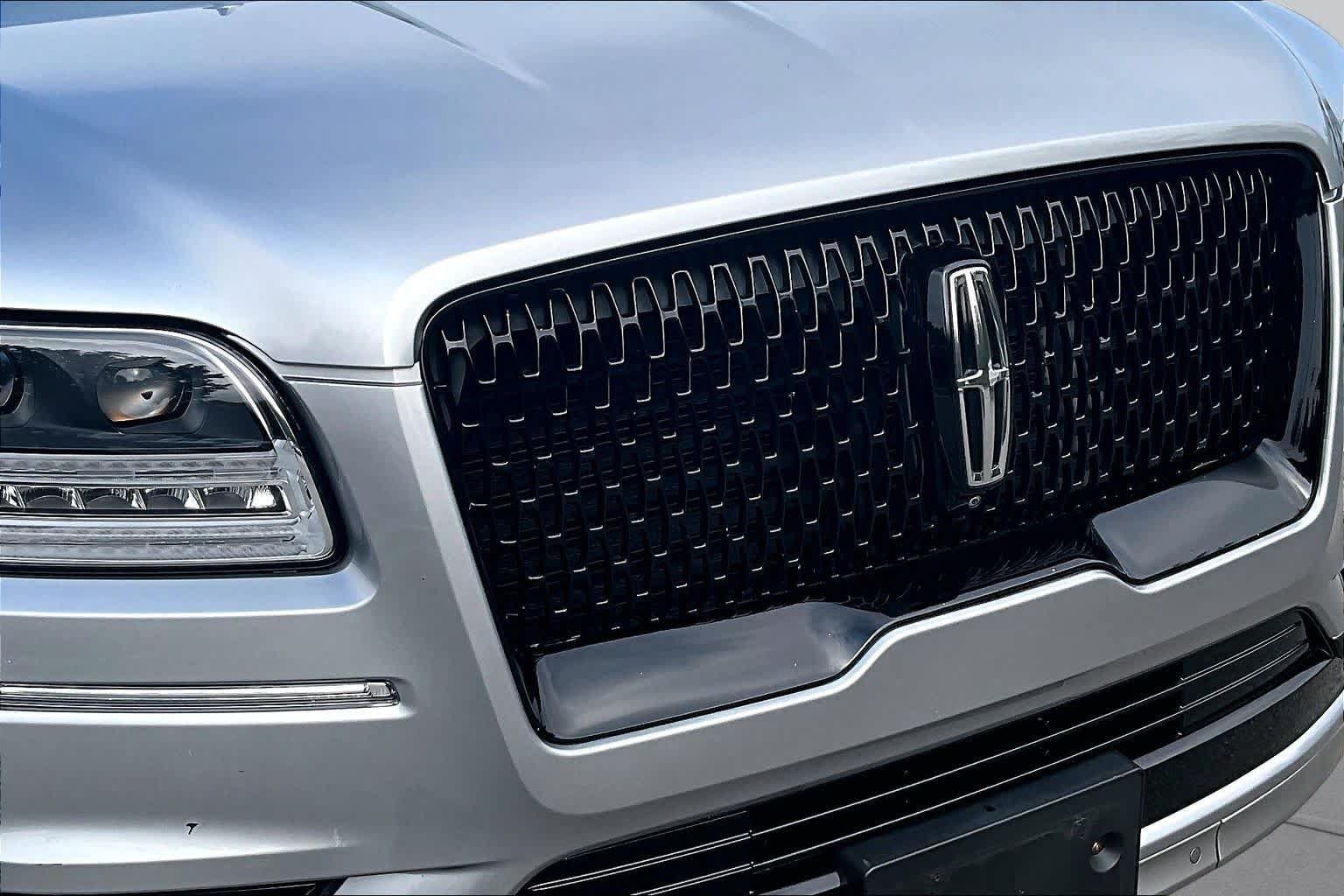 Used 2021 Lincoln Navigator L Reserve w/ Luxury Package AWD/4WD image 32