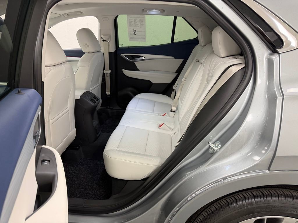 Used 2025 Buick Envision Avenir AWD/4WD image 17