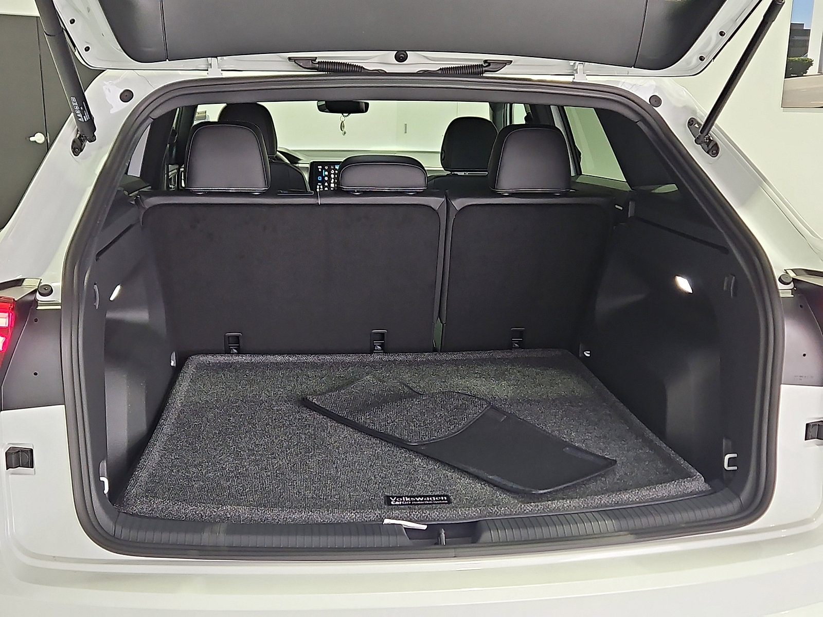 New 2026 Volkswagen Atlas Cross Sport SE image 7