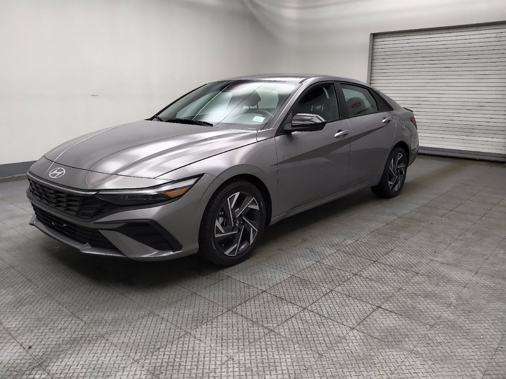 Used 2025 Hyundai Elantra Sport image 2