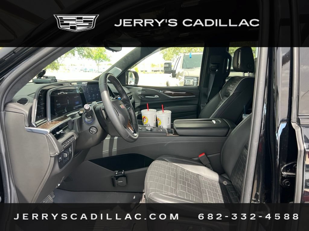 Used 2024 Cadillac Escalade Sport Platinum w/ LPO, ONYX Package AWD/4WD image 8