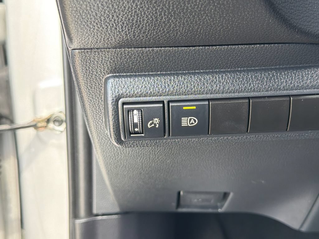 Used 2022 Toyota Corolla SE FWD image 30