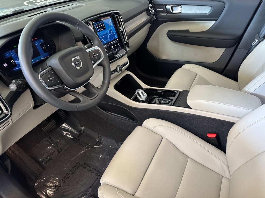 Certified 2024 Volvo XC40 B5 Ultimate w/ Protection Package Premier AWD/4WD image 9