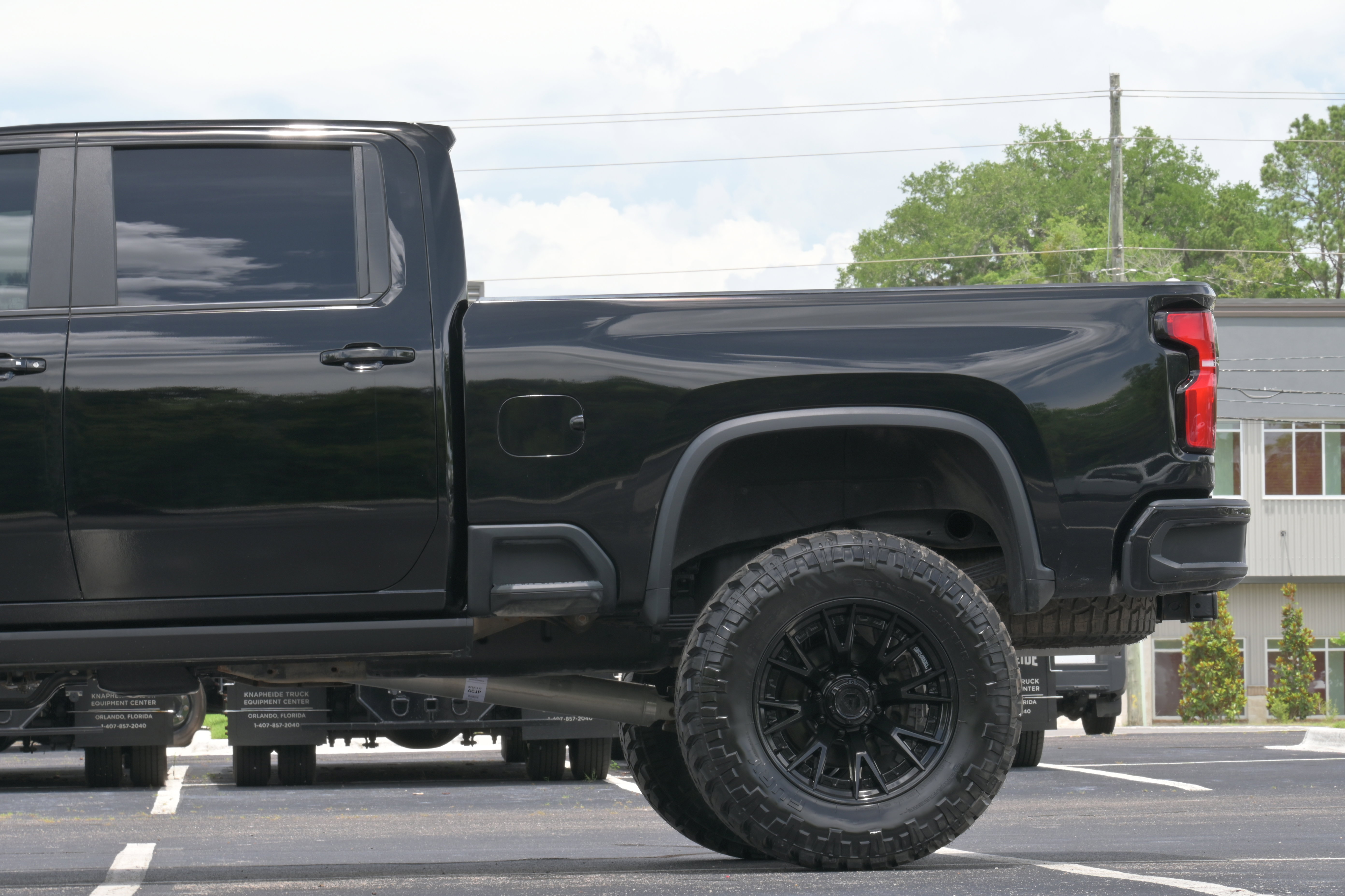 Used 2025 Chevrolet Silverado 2500 ZR2 w/ Technology Package AWD/4WD image 6
