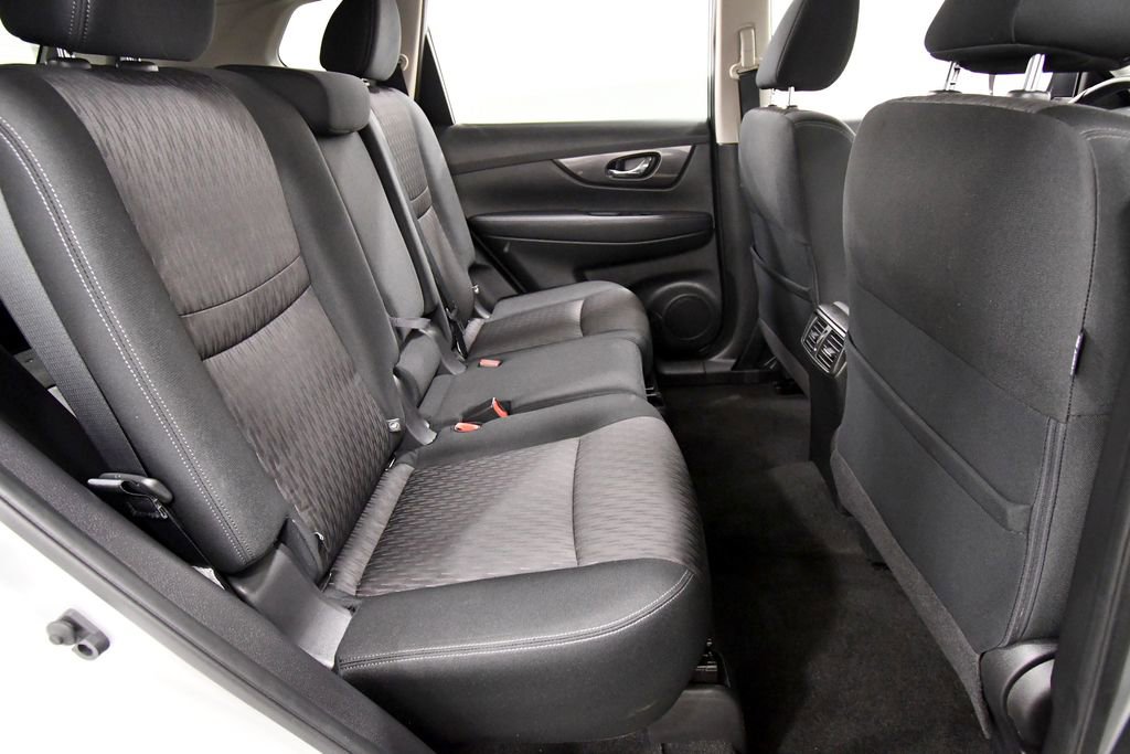 Used 2019 Nissan Rogue SV w/ Premium Package image 17