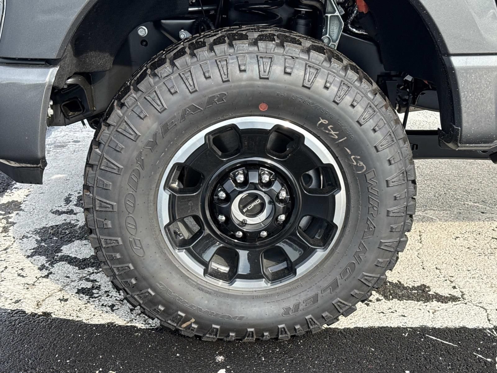 New 2026 Ford F350 Platinum w/ Tremor Off-Road Package AWD/4WD image 9