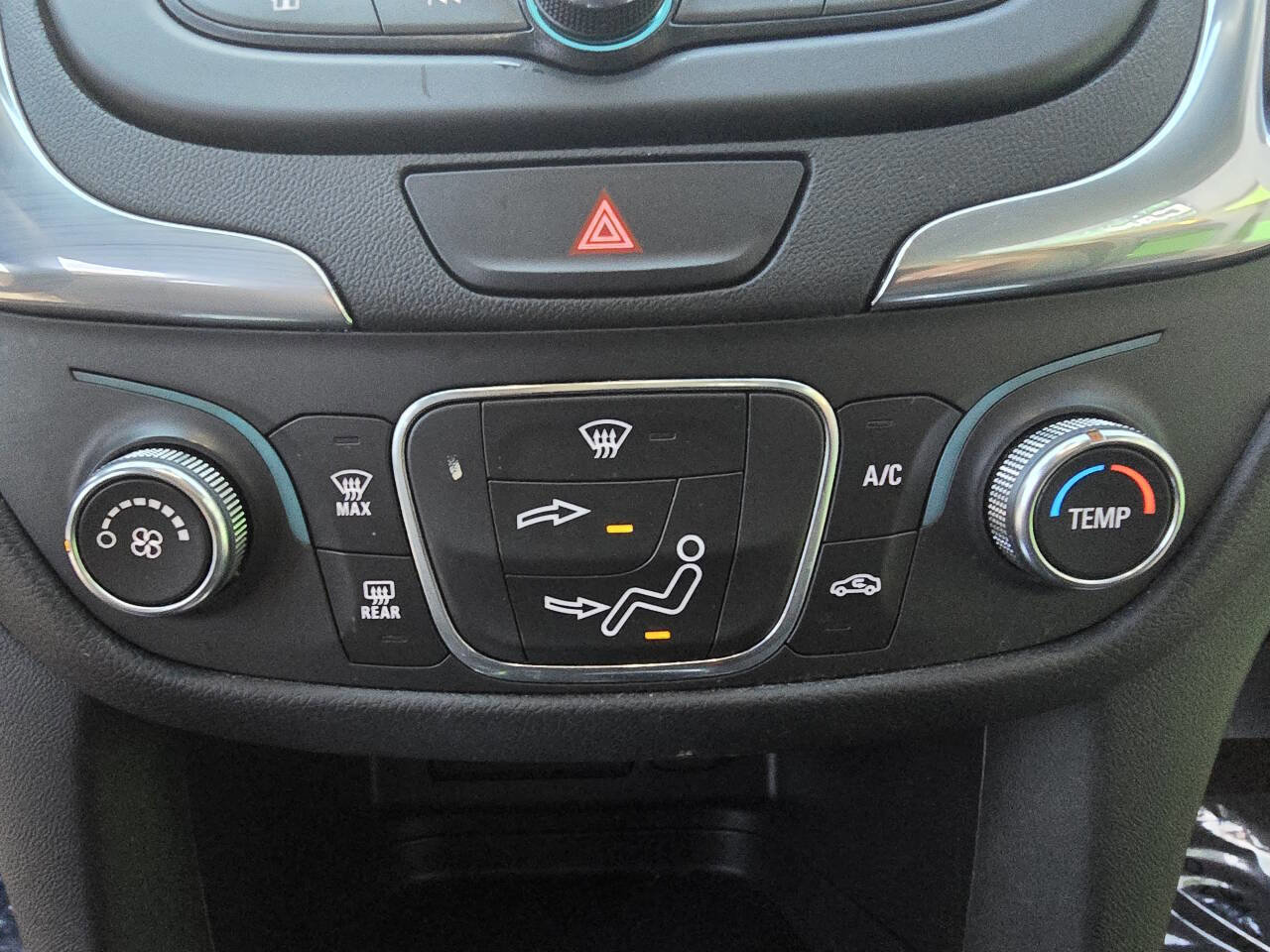 Used 2021 Chevrolet Equinox LT image 32