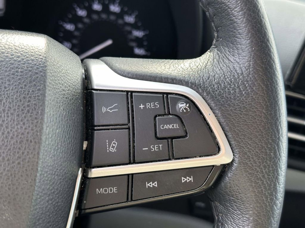 Used 2023 Toyota Sienna XLE image 23