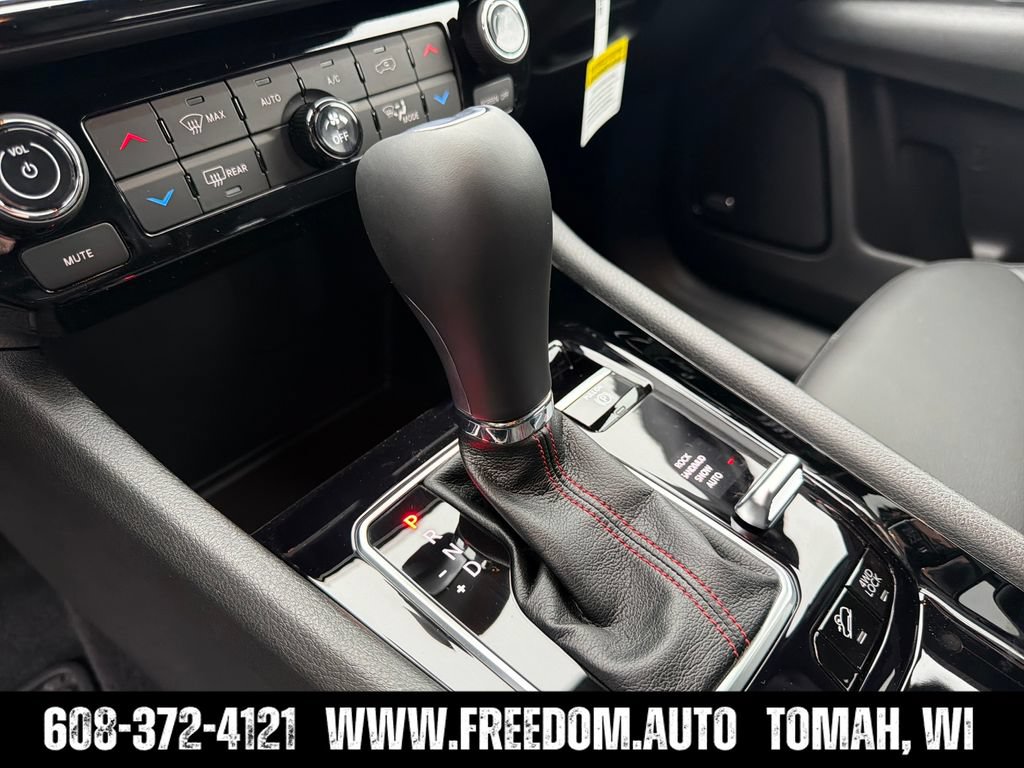 New 2026 Jeep Compass Trailhawk w/ Sun, Sound & Navigation Group AWD/4WD image 24
