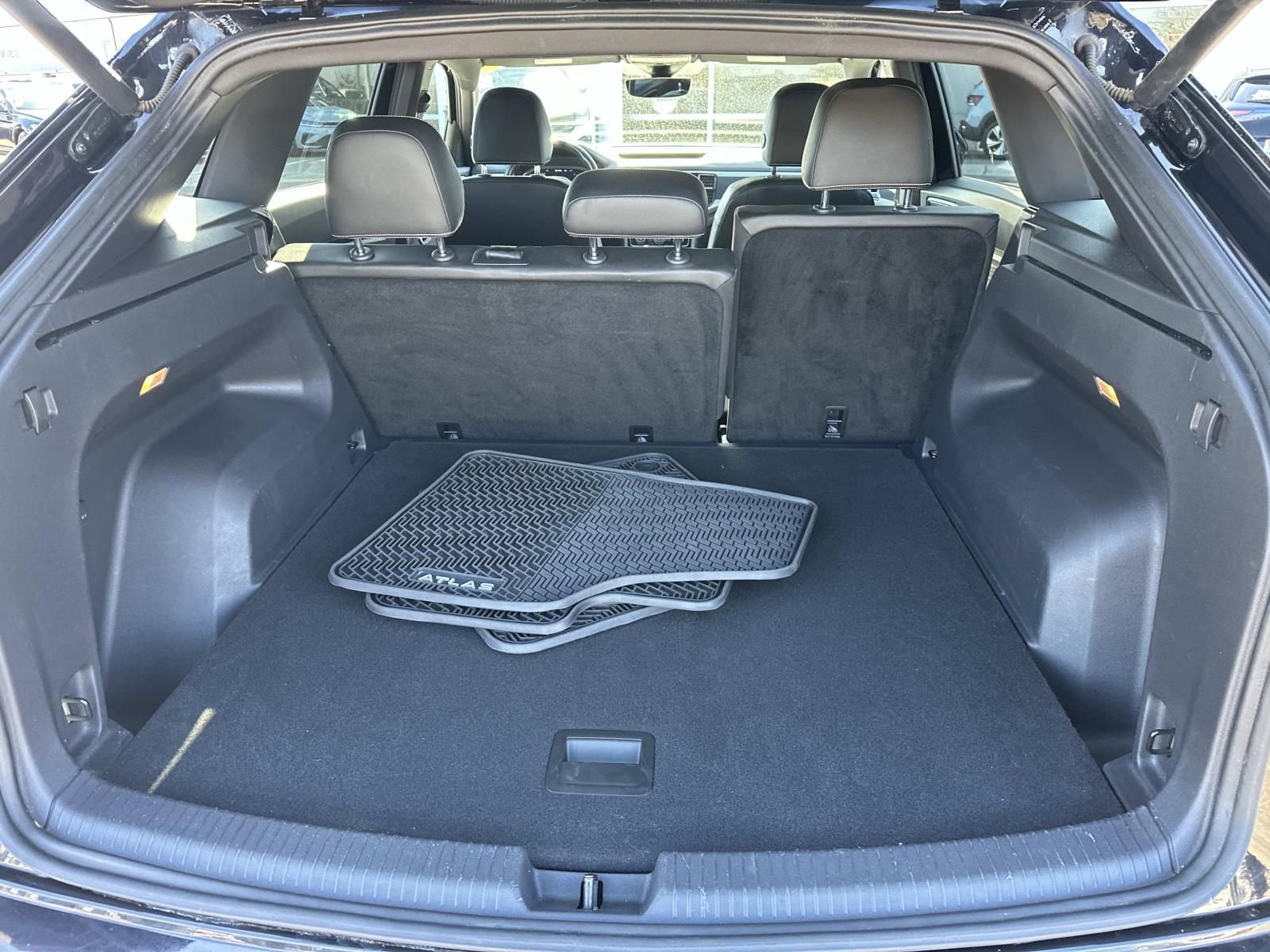 Used 2021 Volkswagen Atlas Cross Sport SEL R-Line image 11