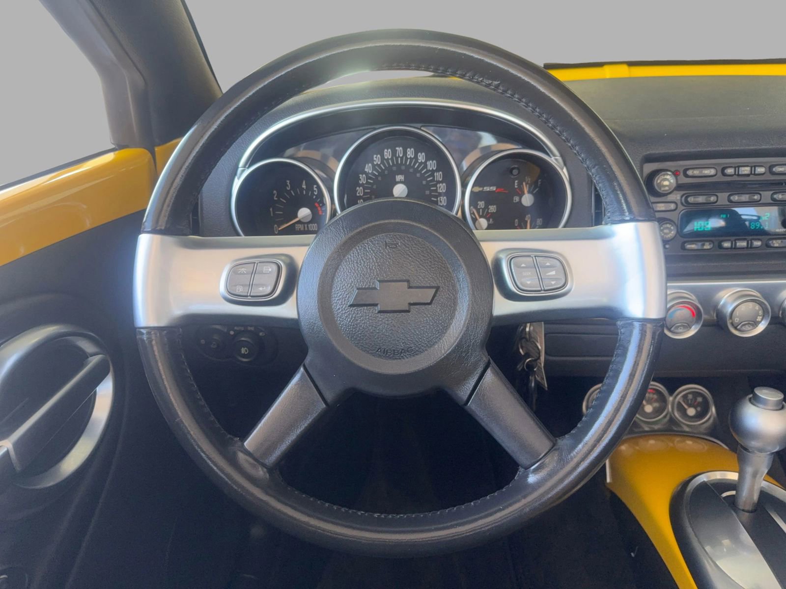 Used 2004 Chevrolet SSR w/ Preferred Equipment Group image 33