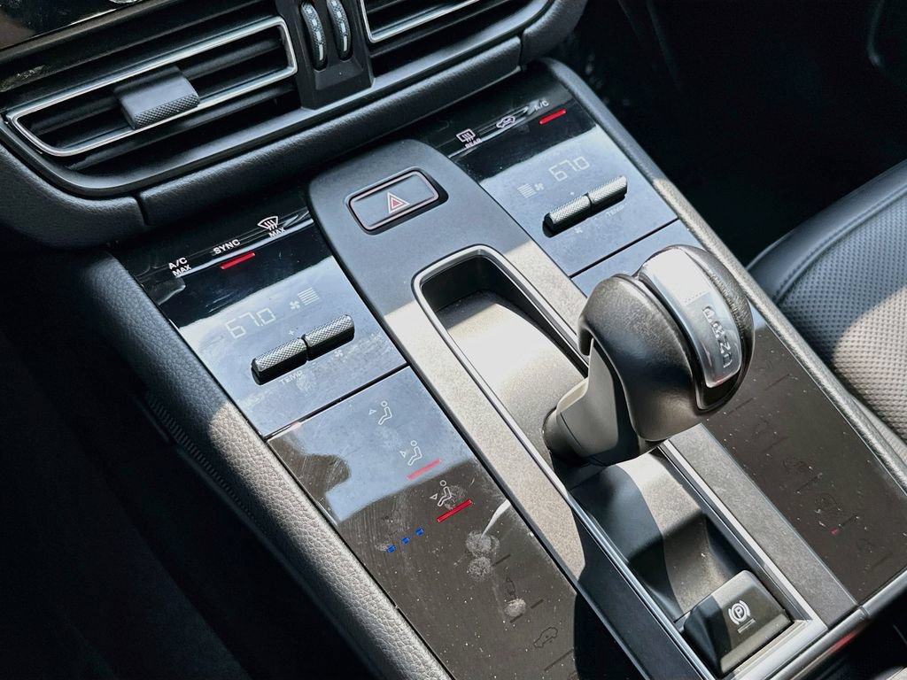 Certified 2023 Porsche Macan S AWD/4WD image 18