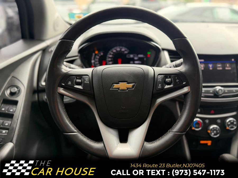Used 2020 Chevrolet Trax LT w/ Driver Confidence Package AWD/4WD image 23