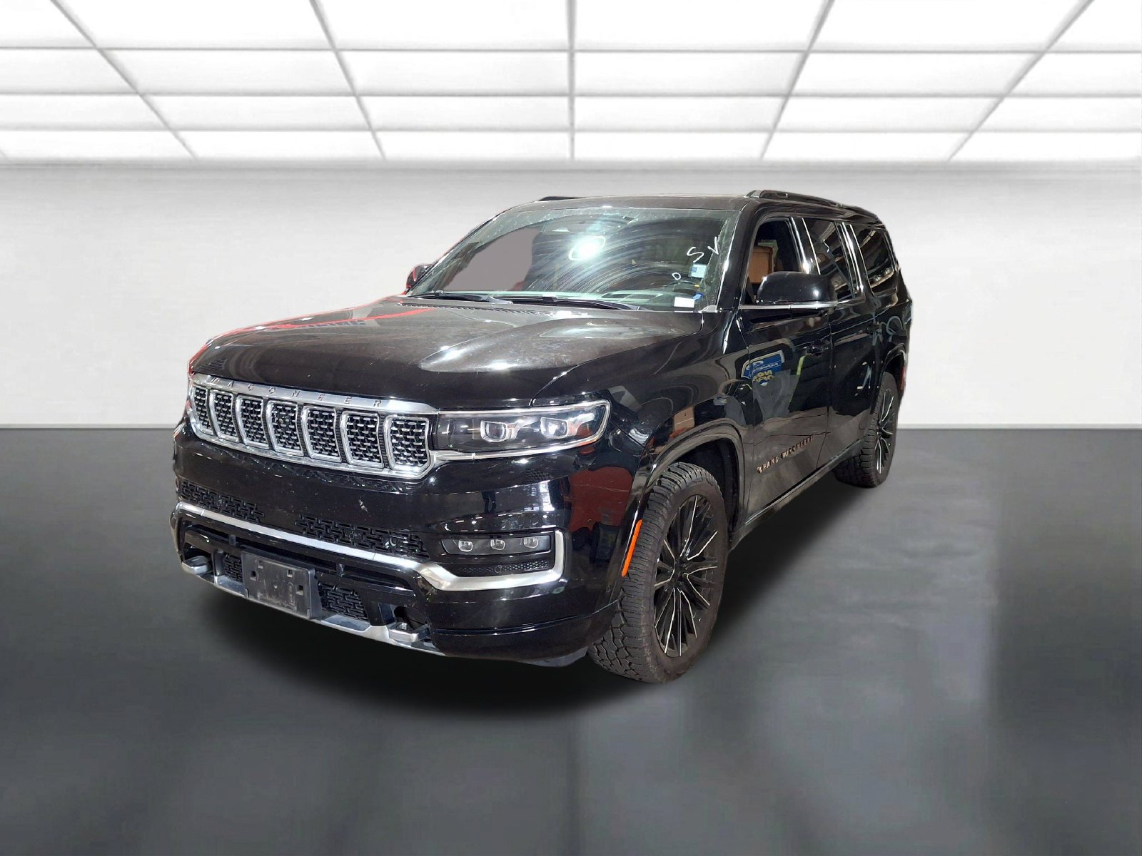 Used 2023 Jeep Grand Wagoneer L Series III w/ Rear Seat Video Group 1 AWD/4WD image 4