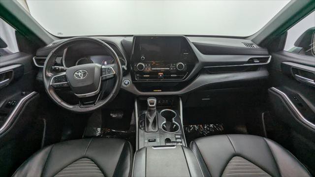 Used 2023 Toyota Highlander XSE FWD image 27
