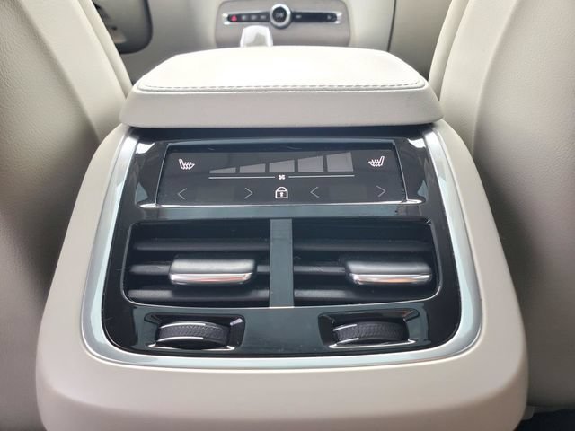 Certified 2024 Volvo XC90 T8 Ultimate w/ Protection Package Premier AWD/4WD image 30
