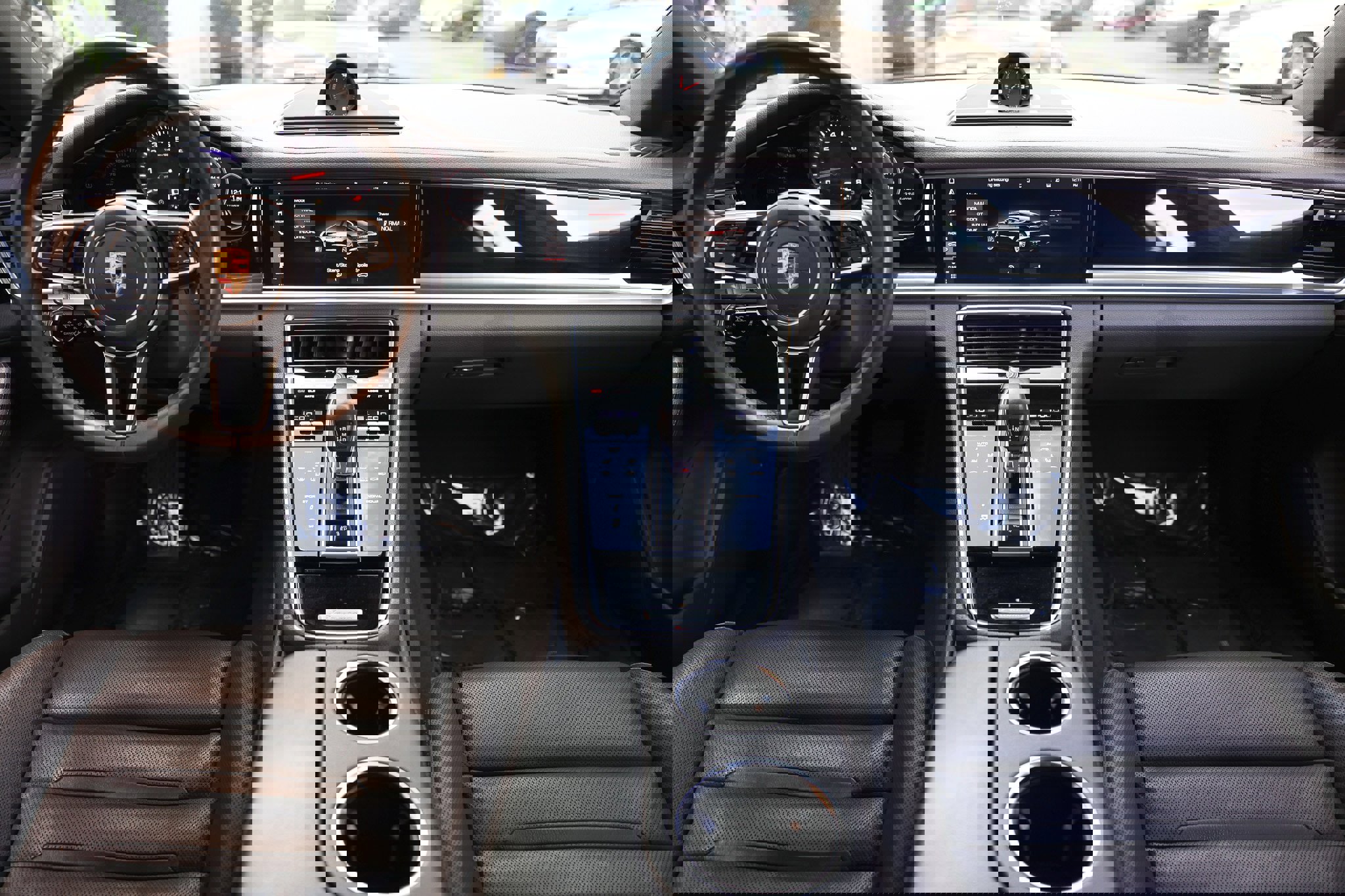 Used 2018 Porsche Panamera 4 image 25