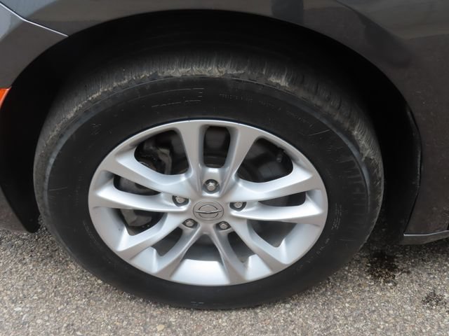 Used 2021 Chrysler Pacifica Touring AWD/4WD image 16