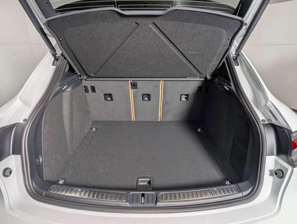 New 2026 Porsche Macan image 17