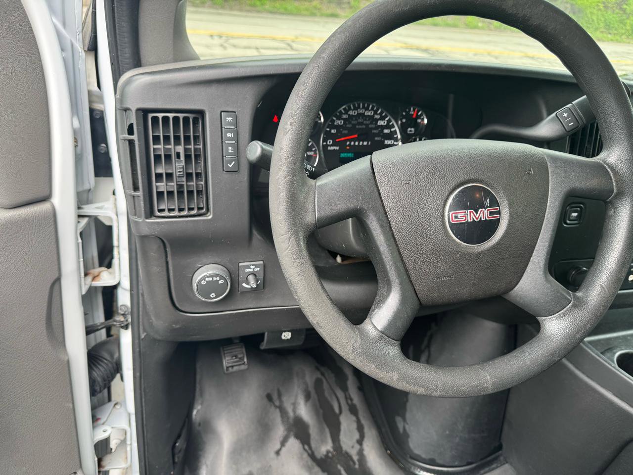 Used 2018 GMC Savana 2500 RWD image 15
