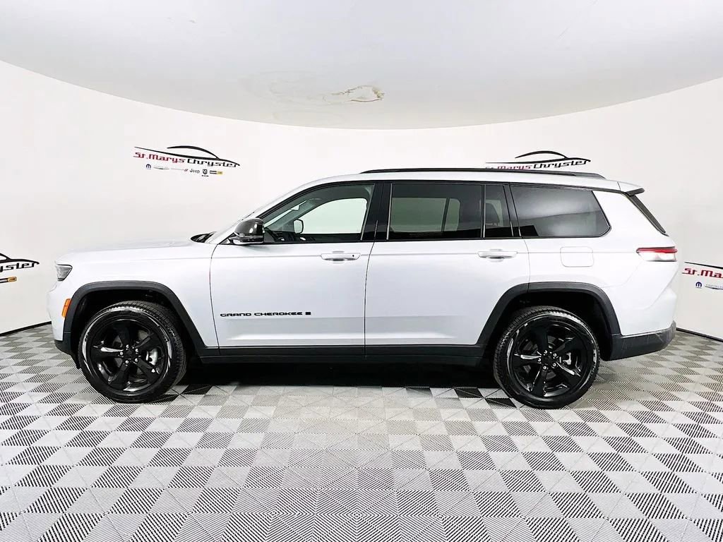 Used 2025 Jeep Grand Cherokee L Limited w/ Black Appearance Package image 5