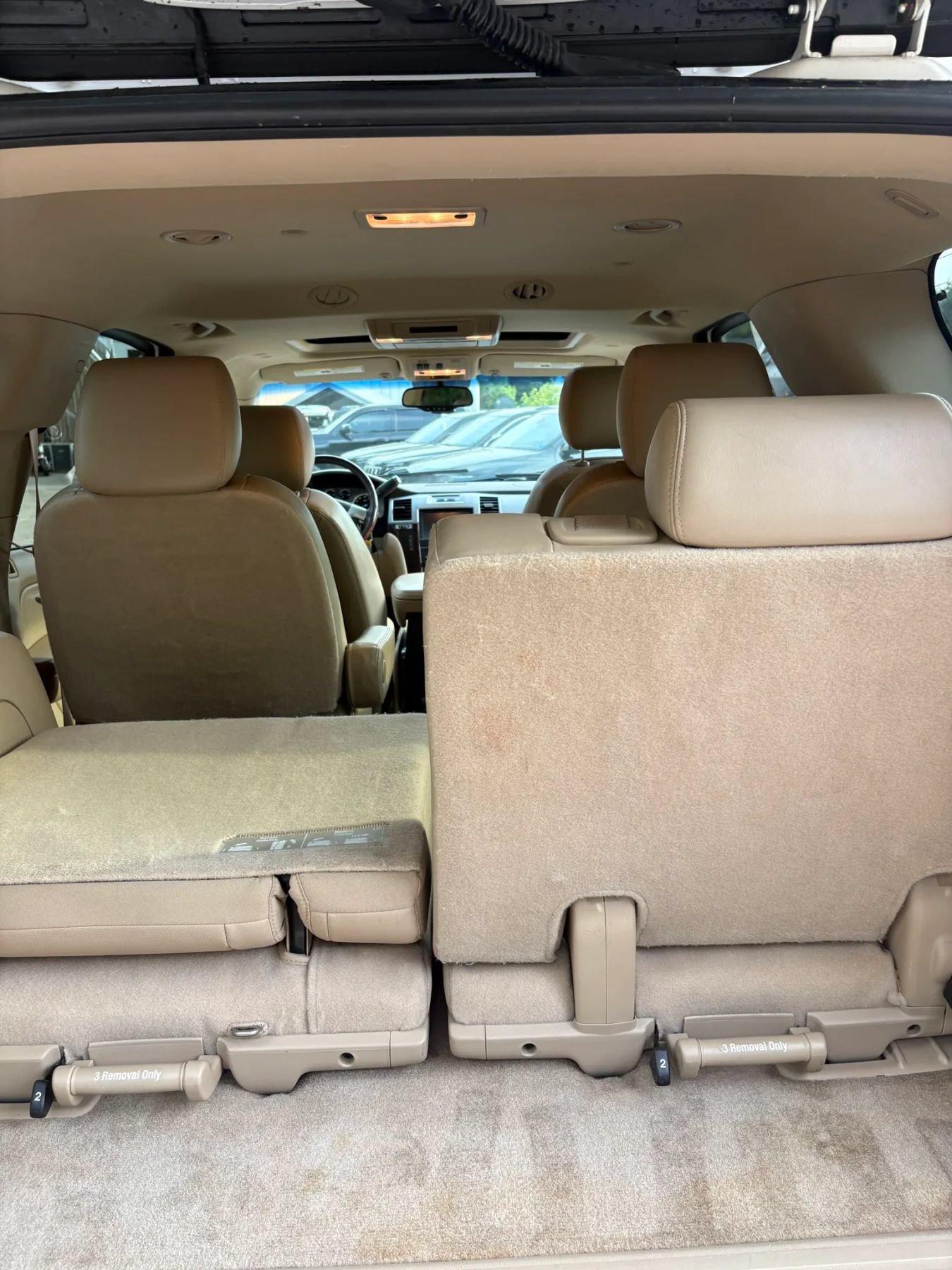 Used 2011 Cadillac Escalade Premium AWD/4WD image 35