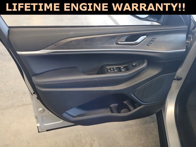 New 2025 Jeep Grand Cherokee L Limited w/ Black Appearance Package image 13