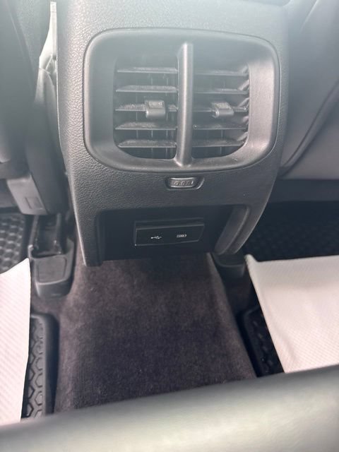 Used 2019 Jeep Cherokee Latitude Plus w/ Cold Weather Group AWD/4WD image 25