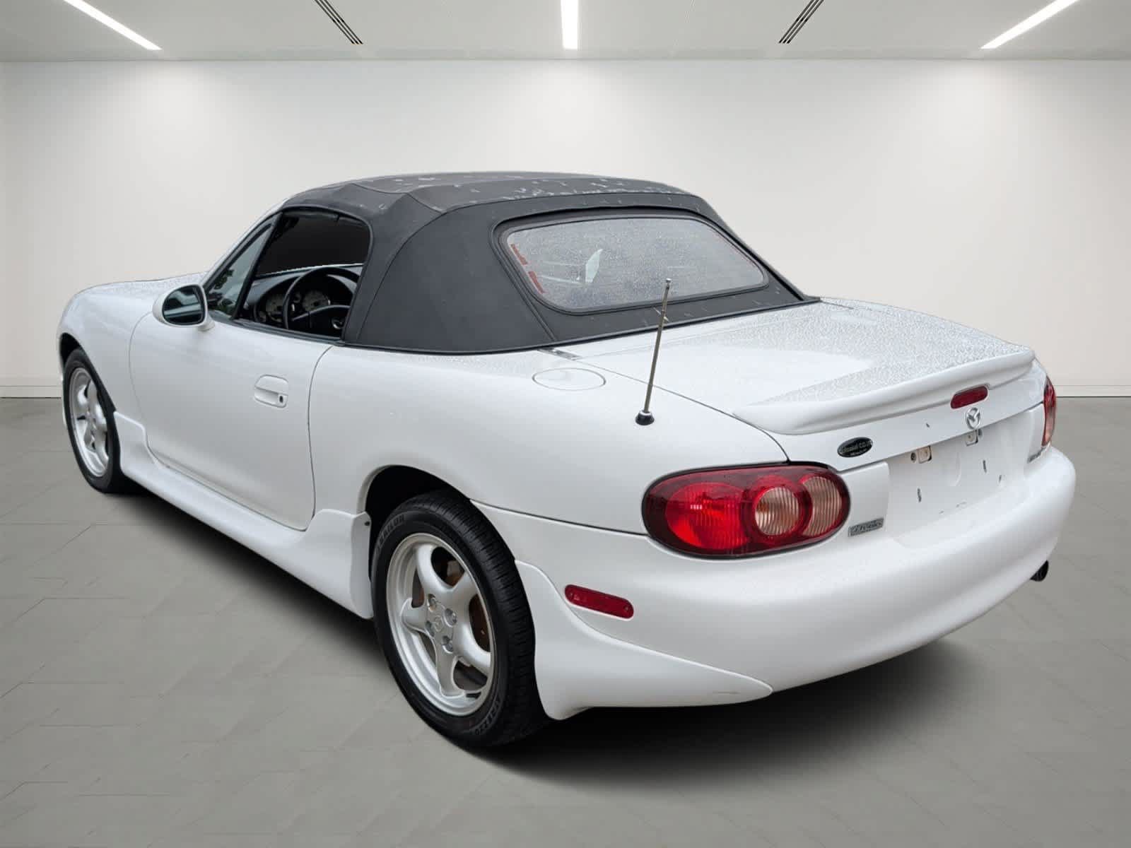 Used 2001 MAZDA MX-5 Miata RWD image 4