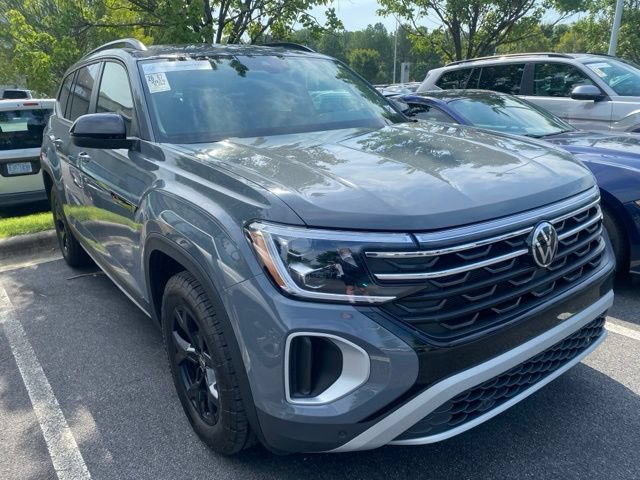 Used 2026 Volkswagen Atlas Peak Edition AWD/4WD image 1