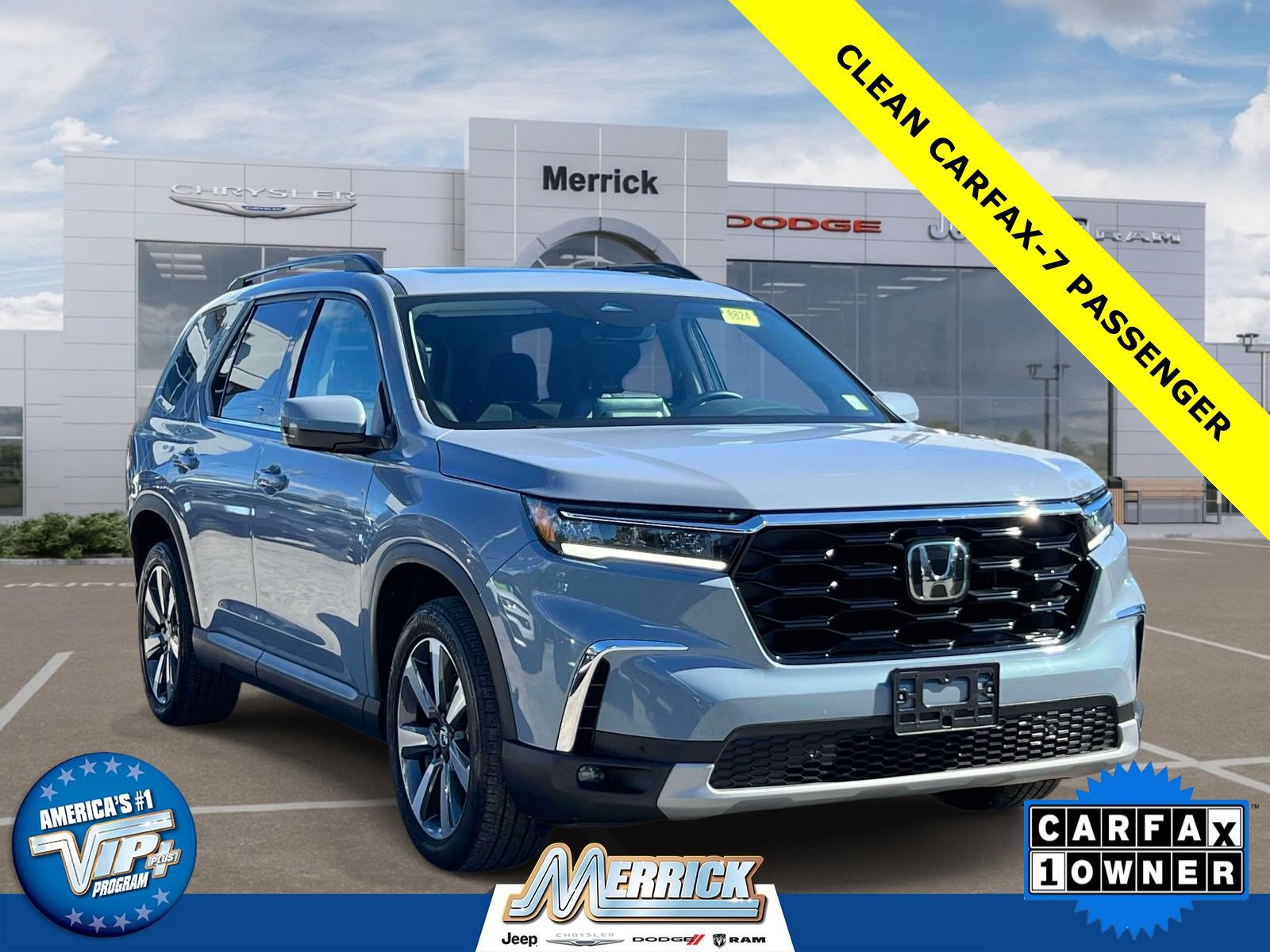 Used 2024 Honda Pilot Touring image 1