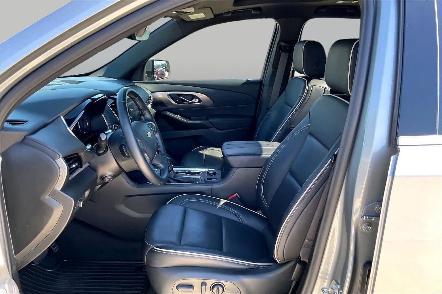 Used 2023 Chevrolet Traverse Premier AWD/4WD image 8