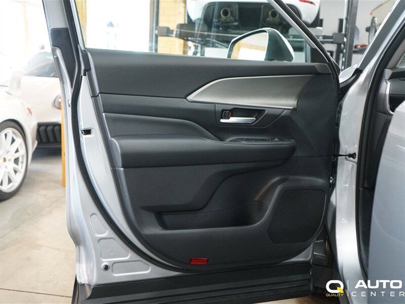 Used 2025 Toyota Grand Highlander AWD image 10