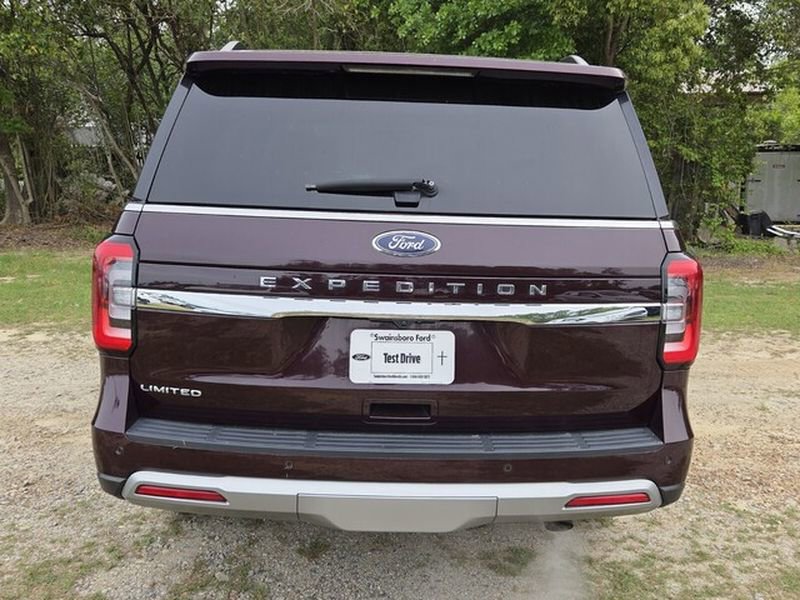 Used 2024 Ford Expedition Limited image 13