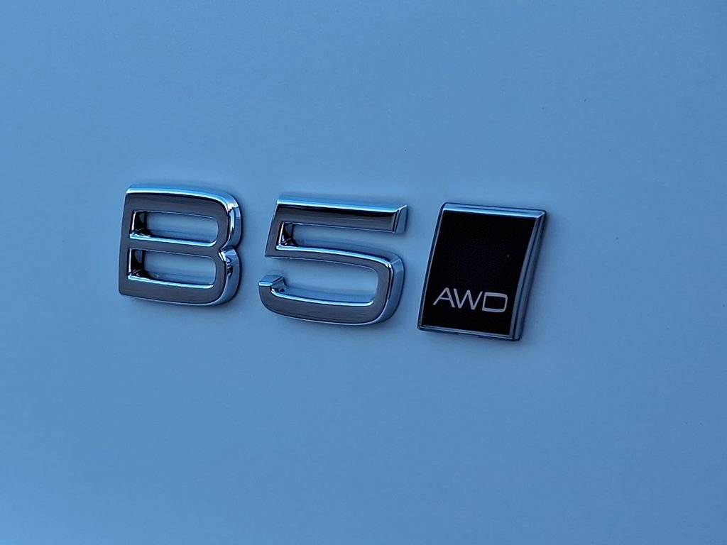 New 2026 Volvo XC40 B5 Ultra w/ Protection Package Premier image 19