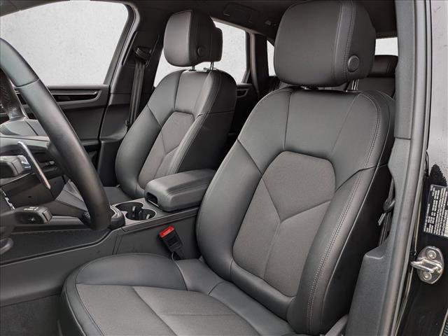 Certified 2023 Porsche Macan image 5