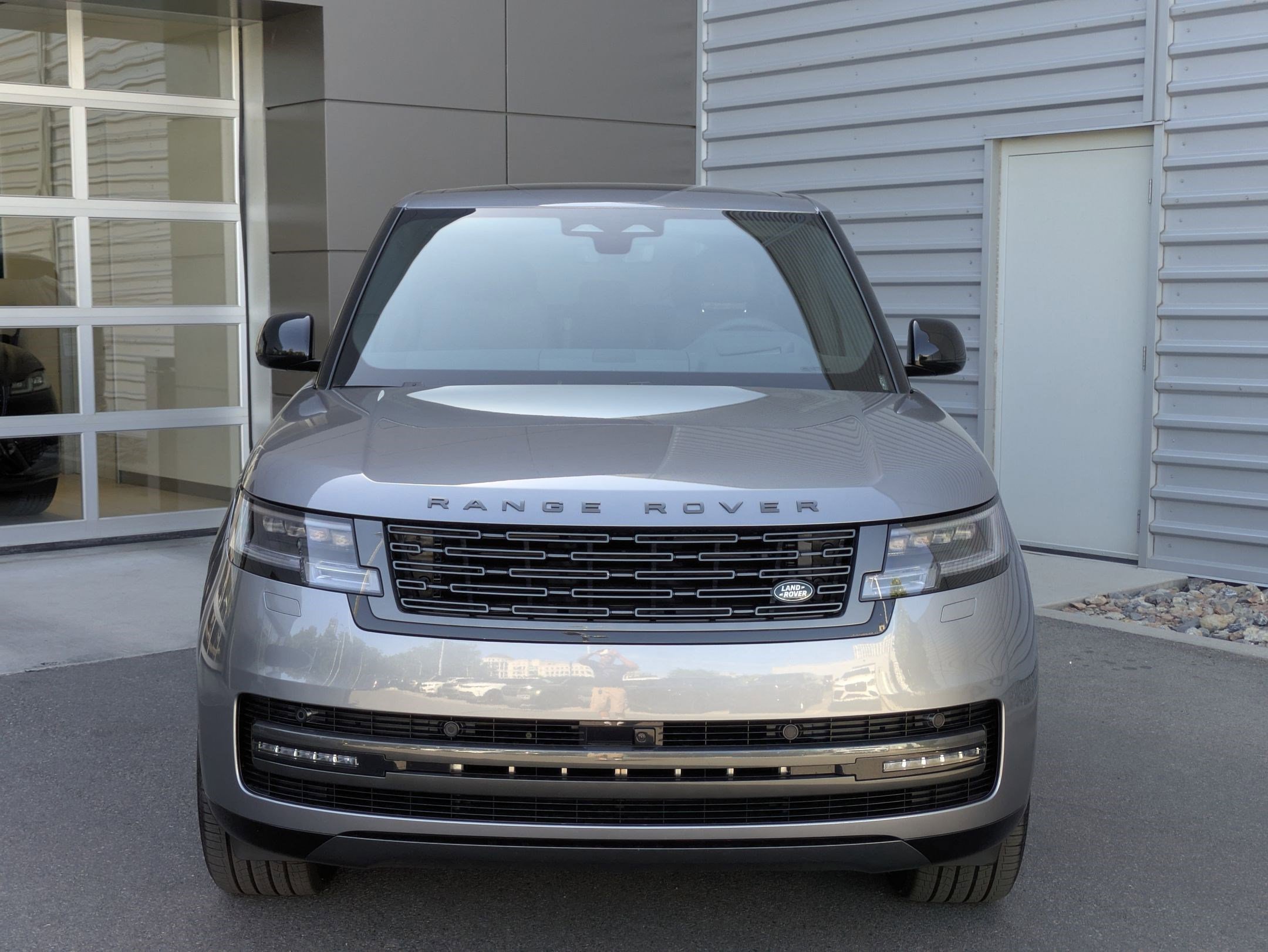 New 2025 Land Rover Range Rover Long Wheelbase SE image 8