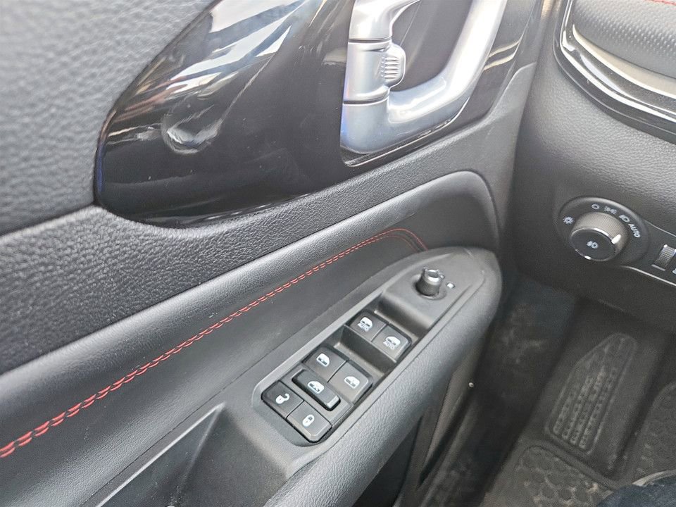 Used 2025 Jeep Compass Trailhawk AWD/4WD image 22