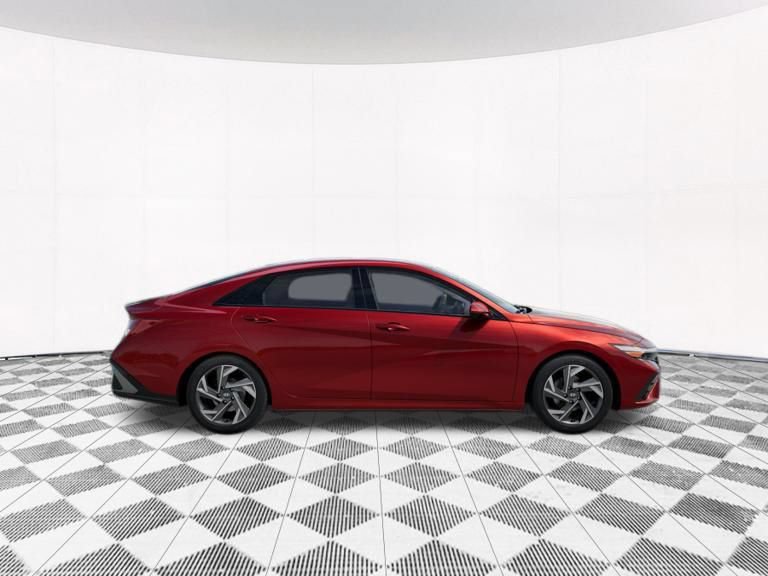 Used 2025 Hyundai Elantra SEL FWD image 9