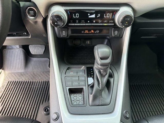 Used 2023 Toyota RAV4 XLE AWD/4WD image 30