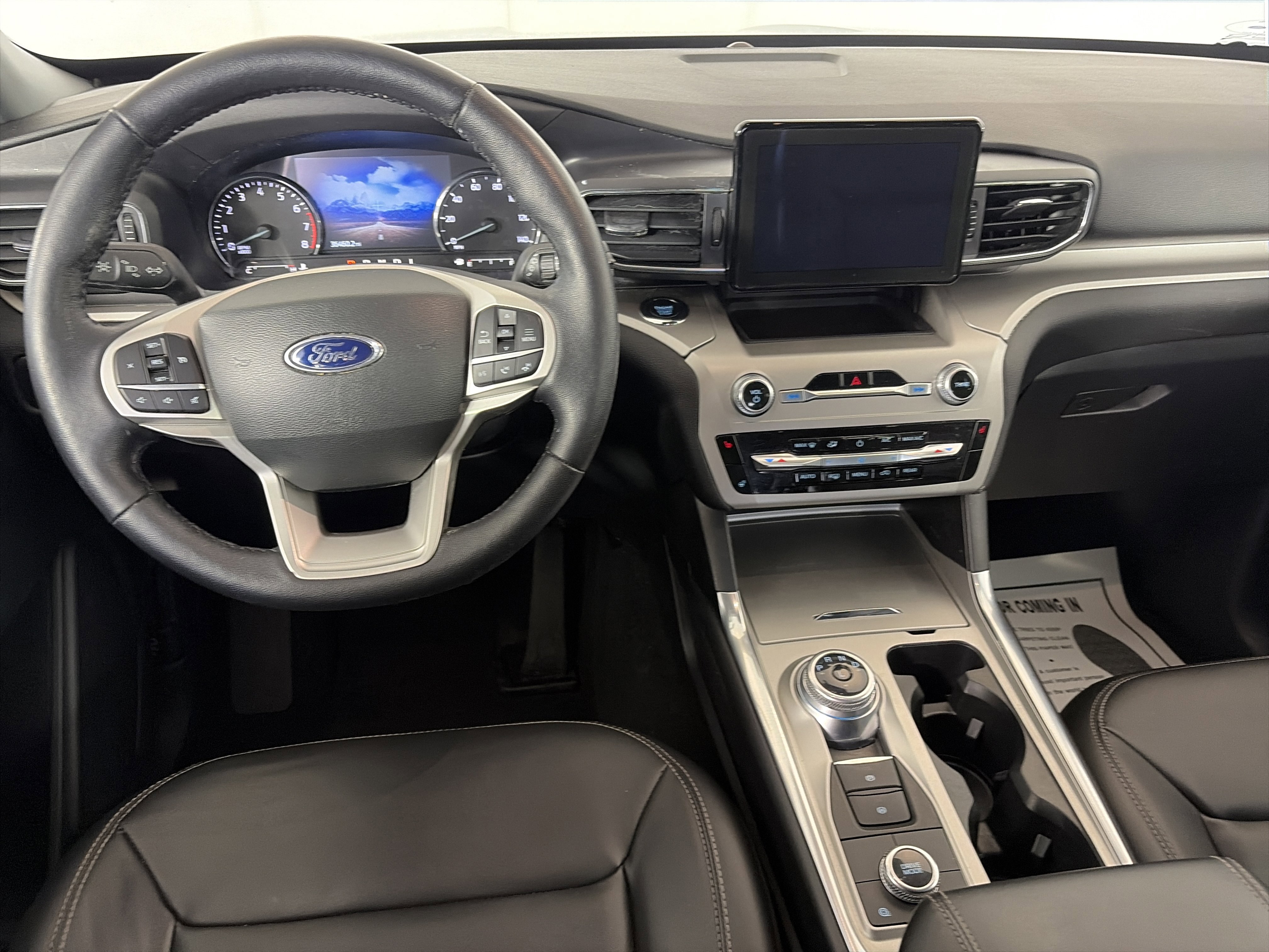 Used 2022 Ford Explorer XLT w/ Equipment Group 202A image 3