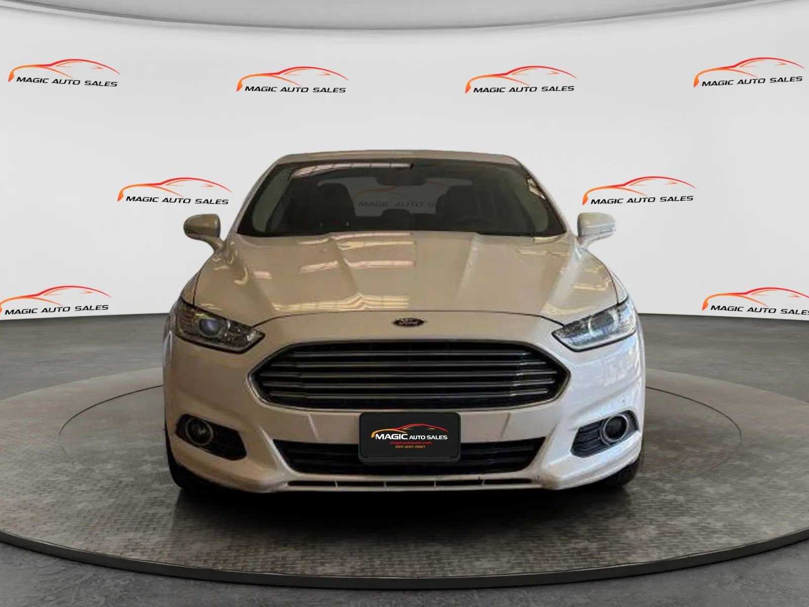 Used 2016 Ford Fusion SE w/ Equipment Group 202A image 2