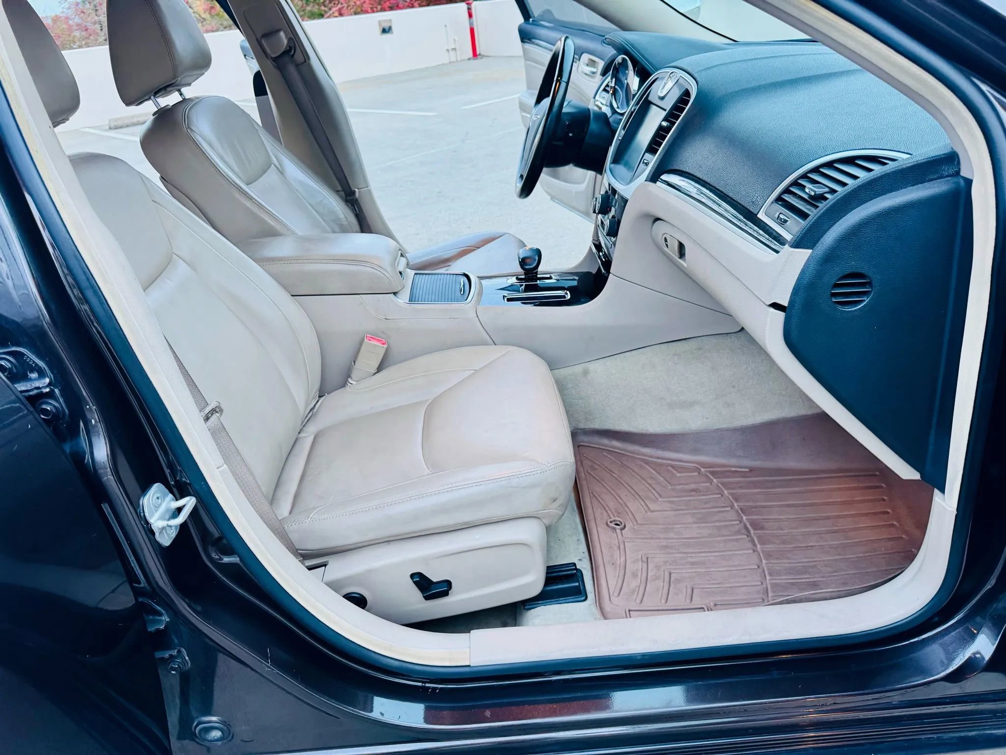 Used 2012 Chrysler 300 Limited image 21