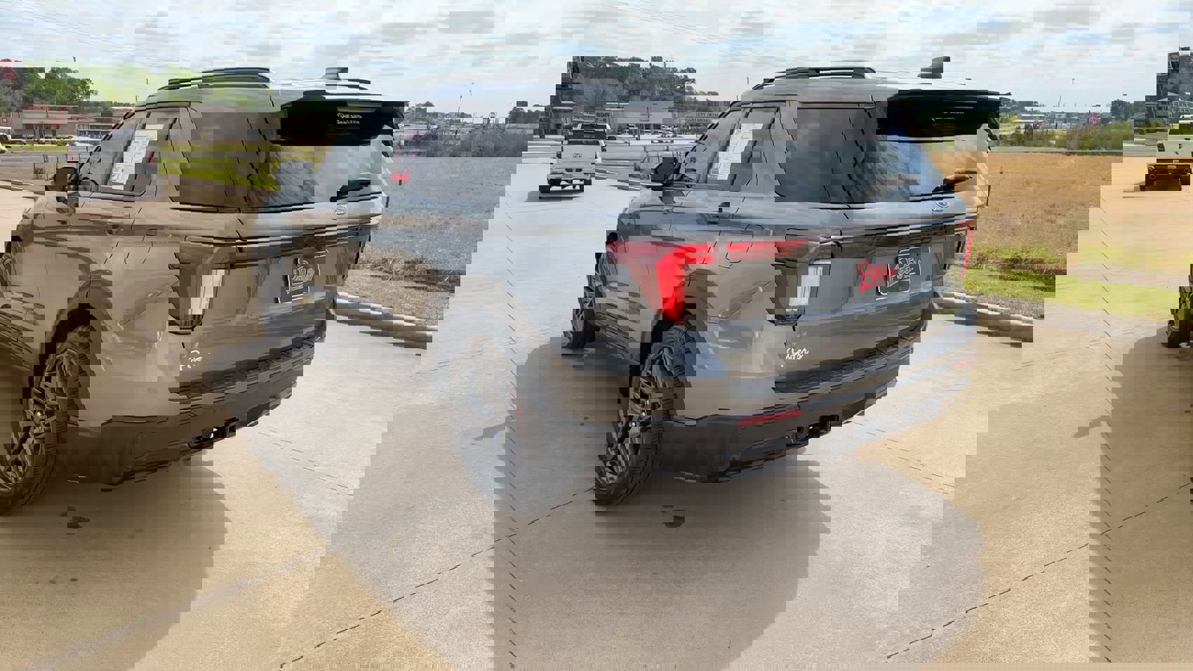 Used 2025 Ford Explorer ST-Line w/ Premium Package image 6