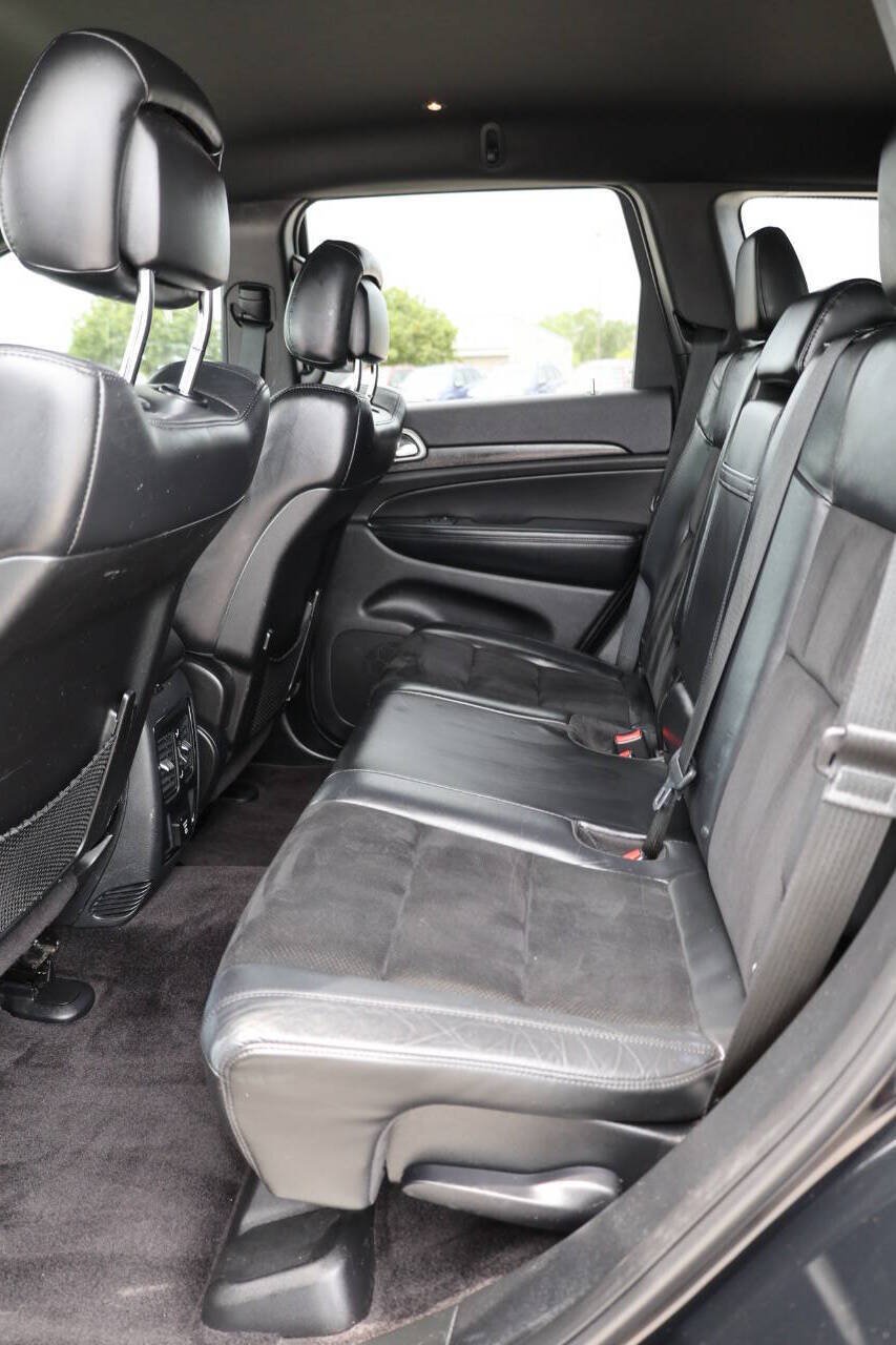 Used 2018 Jeep Grand Cherokee Altitude AWD/4WD image 17