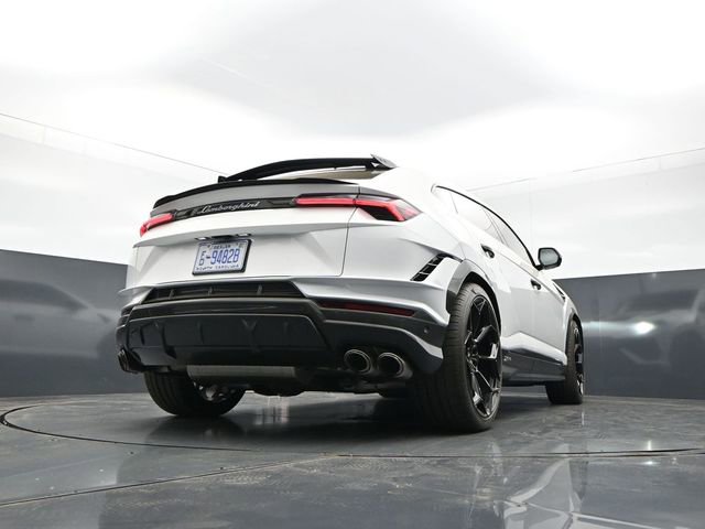 Used 2023 Lamborghini Urus Performante AWD/4WD image 30