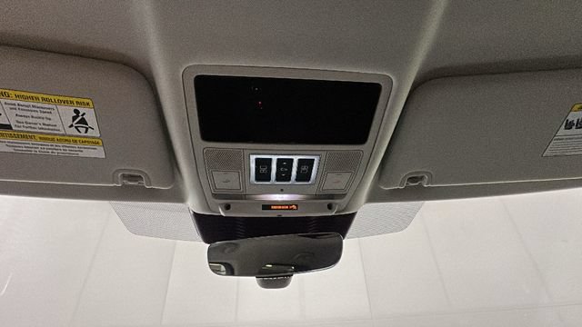 Used 2024 Land Rover Discovery S AWD/4WD image 25