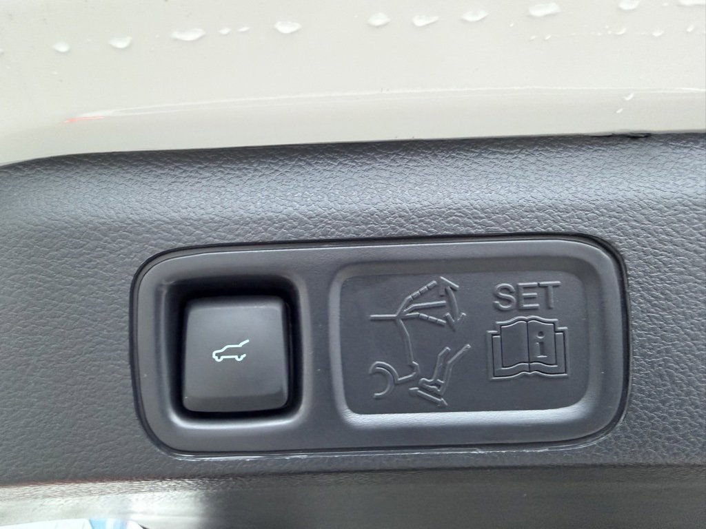 Used 2023 Ford Expedition Max Limited image 10