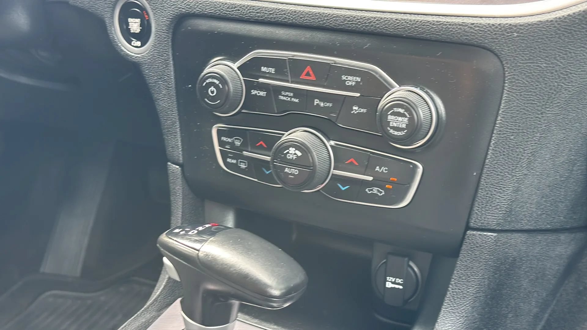 Used 2019 Dodge Charger SXT w/ Blacktop Package AWD/4WD image 28